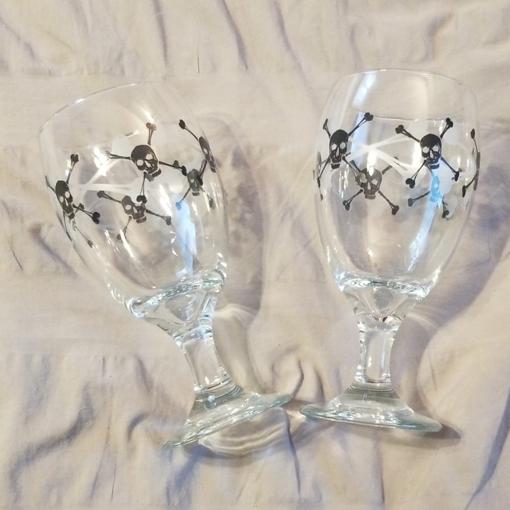 Halloween skull and crossbones drinking glasses